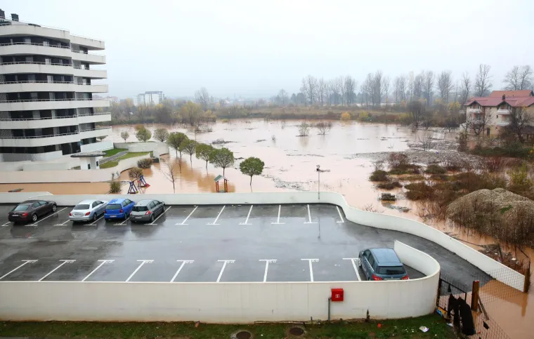 Katastrofa u Sarajevu! Dio grada je pod vodom i bez struje, Miljacka prijeti izlijevanjem iz korita