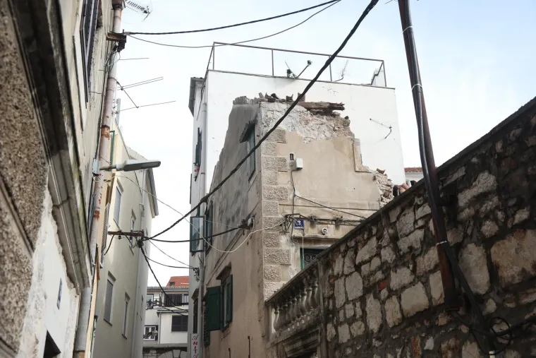 U samom centru grada sru&scaron;io se dio kuće: O&scaron;tećen je jedan ugostiteljski objekt