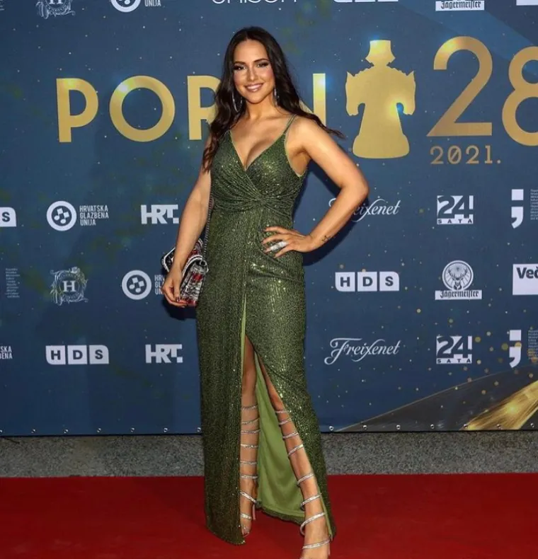 Lana Jurčević je napunila 37 godina, proslavite uz njene najseksi fotke