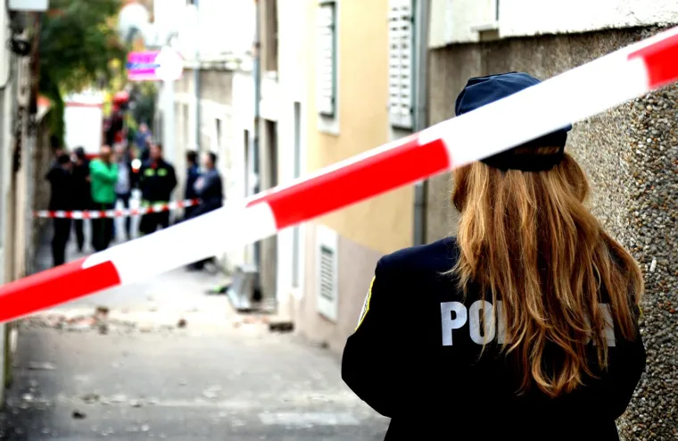 U centru &Scaron;ibenika uru&scaron;ila se kuća, dio zavr&scaron;io u susjednom kafiću