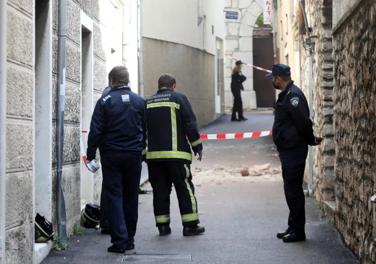 U centru &Scaron;ibenika uru&scaron;ila se kuća, dio zavr&scaron;io u susjednom kafiću