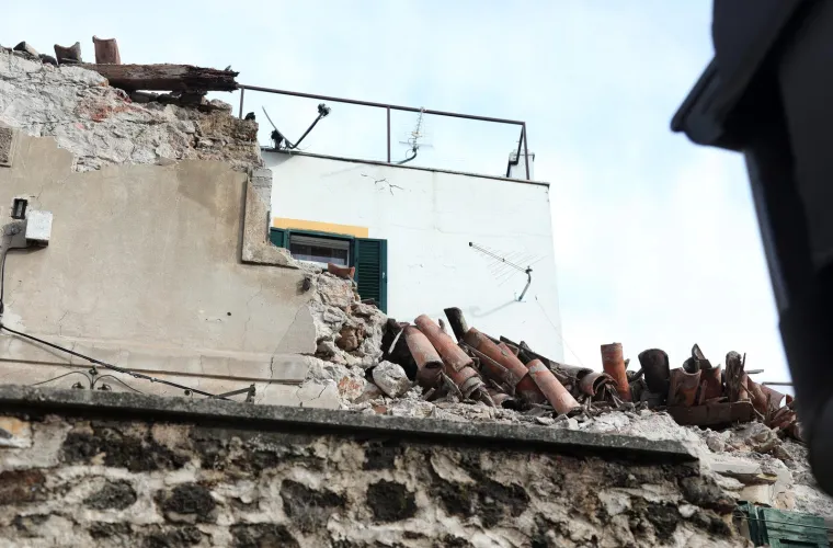 U centru &Scaron;ibenika uru&scaron;ila se kuća, dio zavr&scaron;io u susjednom kafiću