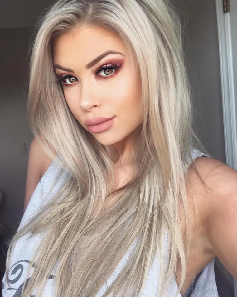 "Istina je da postoji ne&scaron;to &scaron;to se naziva privilegijem lijepih, to ne poričem, ali smatram da je užasno tužno kada su ljudi prema tebi dragi i dobri isključivo stoga &scaron;to te smatraju fizički privlačnom osobom", kazala je Autumn i dodala da joj spomenuti privilegij nije donio previ&scaron;e dobrog u tom poslu. Ba&scaron; naprotiv.