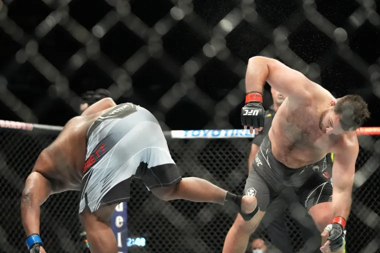 Nova UFC senzacija od 130 kg oduševila čitav borilački svijet