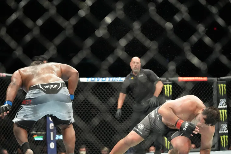 Nova UFC senzacija od 130 kg odu&scaron;evila čitav borilački svijet