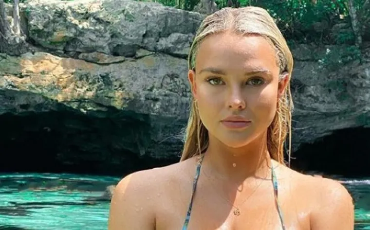 Sjećate li se djevojke koja je polugola prekinula finale Lige prvaka? Njen Instagram pun je golišavih fotki