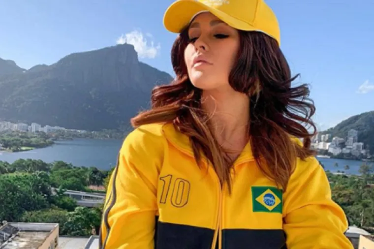 Sjećate li se djevojke koja je polugola prekinula finale Lige prvaka? Njen Instagram pun je goli&scaron;avih fotki