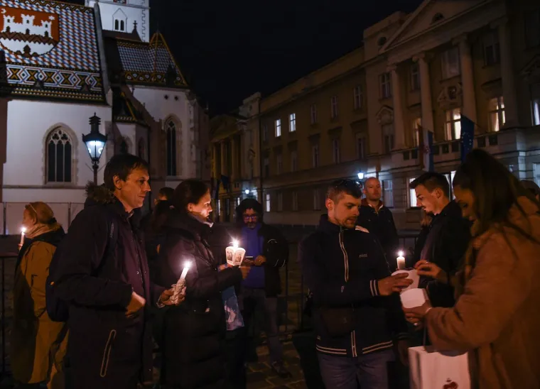 Prosvjednici pred Saborom i Vladom prosvjeduju zbog covid potvrda