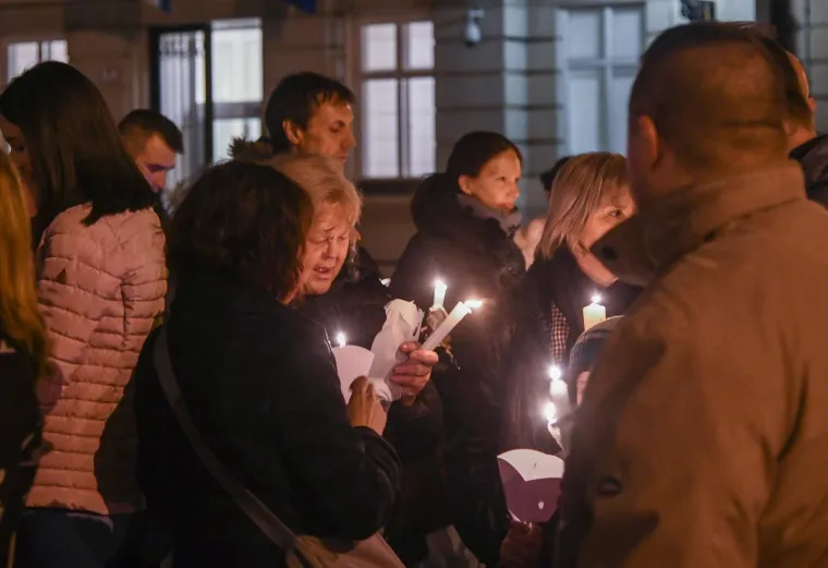 Prosvjednici pred Saborom i Vladom prosvjeduju zbog covid potvrda