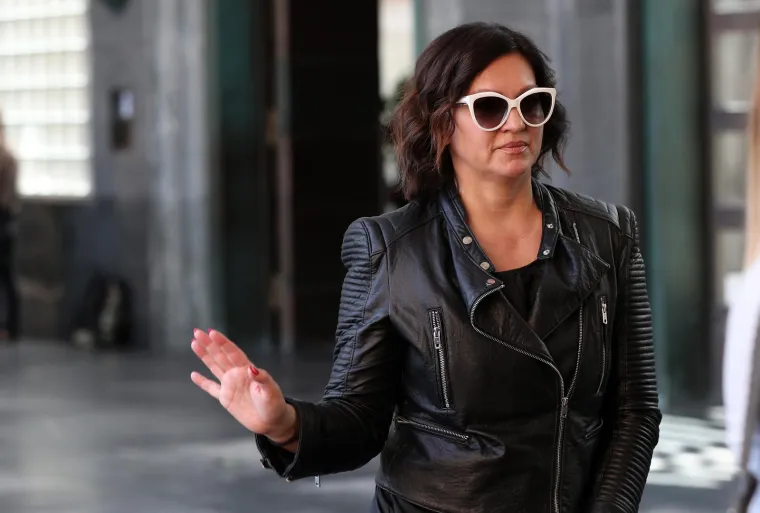 Tužitelji traže osam mjeseci zatvora uvjetno na tri godine. Mamić se pak dosad na sudu branio kako mu se Nina svidjela isključivo kao glazbenica. Tvrdnje da je pjevačicu pratio po trgovinama i dolazio joj pod prozore stana i hotela u kojima bi boravila je demantirao, rekavši kako je sve veliki nesporazum. 