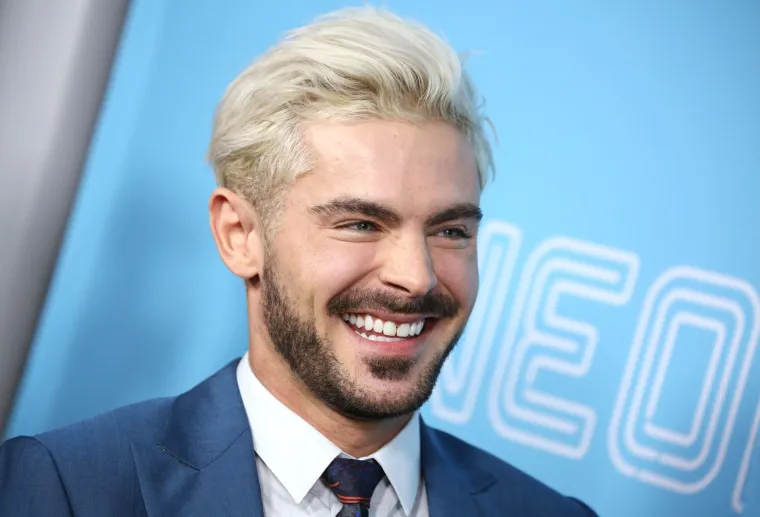 1. Zac Efron: Kako je vrijeme prolazilo, nekada&scaron;nja tinejdžerska zvijezda je sve vi&scaron;e vremena provodila u teretani. Osim &scaron;to je postao nabildan, podvrgnuo se zahvatu kako bi se rije&scaron;io rupe među zubima, dok neki estetski kirurzi nagađaju da je "popravio" i nos.