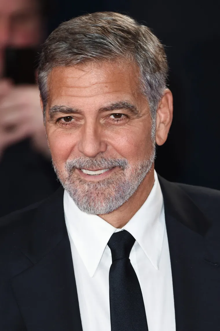 5. George Clooney: Čak i Clooney u svojim 50-ima mora ne&scaron;to učiniti kako bi izgledao dobro kao &scaron;to izgleda danas. Stručnjaci tvrde da je glumac definitivno ubrizgao botoks na područje oko očiju, međutim učinio je to jako suptilno. George je savr&scaron;en primjer slavnog mu&scaron;karca koji nije pretjerao sa zahvatima i korekcijama.