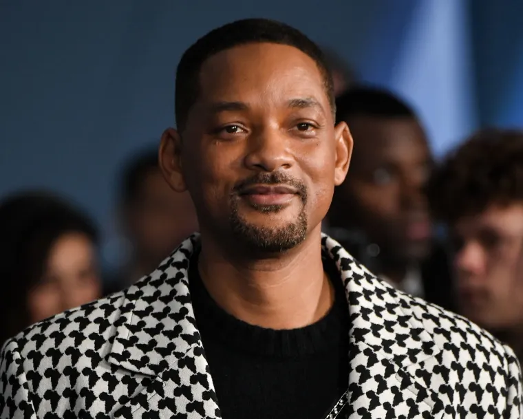 Iako nije bio previ&scaron;e otvoren u vezi toga, Smith je definitivno obavio nekoliko zahvata tijekom posljednjih nekoliko desetljeća. Jedan od njih je operacija u&scaron;ki. Međutim, budući da je zahvat djelovao preočito, &scaron;u&scaron;ka se da je vratio u&scaron;ke gotovo u prvotni položaj kako bi izgledale &scaron;to prirodnije. Osim toga, čudno je da na njegovom licu nema ni traga bora ili linija od smijanja, a to vjerojatno ima veze s botoksom ili filerima. U svakom slučaju, zahvati su dovoljno suptilni da njegova koža ne izgleda neprirodno - samo nevjerojatno glatko za osobu u 50-ima. 