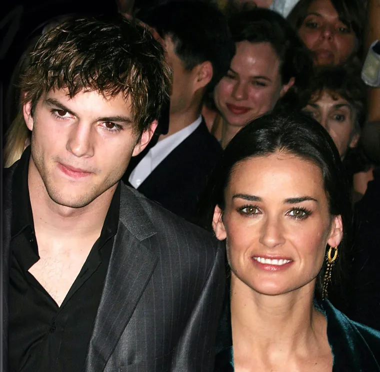 Demi i Ashton bili su u braku od 2005. do 2013. godine. Upoznali su se u proljeće 2003. u hotelskoj sobi u New Yorku gdje su se prije večere okupili njihovi zajednički prijatelji. Kad ga je ugledala, piše Demi, izgledalo je kao da su sami na svijetu.