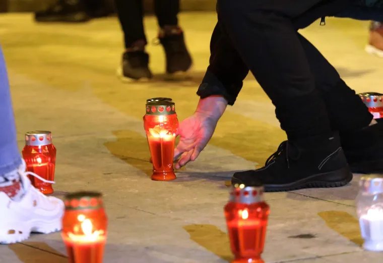 Prosvjedi diljem Hrvatske: Protiv uvođenja covid-potvrda u Osijeku, Puli, Splitu, Šibeniku, Zagrebu