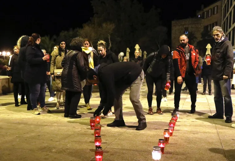 Prosvjedi diljem Hrvatske: Protiv uvođenja covid-potvrda u Osijeku, Puli, Splitu, Šibeniku, Zagrebu