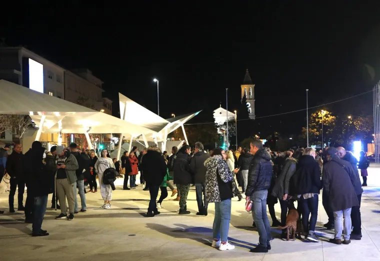 Prosvjedi diljem Hrvatske: Protiv uvođenja covid-potvrda u Osijeku, Puli, Splitu, Šibeniku, Zagrebu