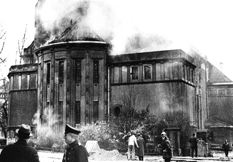U znak osvete, 17-godišnji Herschel Grünspan, čiji su roditelji također bili deportirani, izvršio je 7. studenoga 1938. godine atentat na konzula njemačkoga veleposlanstva u Parizu. Nacistička je stranka taj događaj proglasila dijelom svjetske židovske urote i uzela kao povod za organiziranje pogroma.