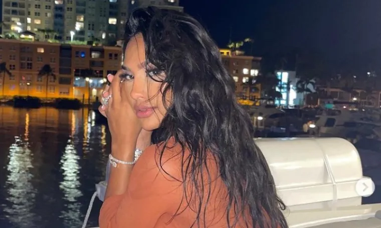 Floyd će s njom tro&scaron;iti ogroman novac: Ovo je nova Mayweatherova djevojka, bujnim oblinama ru&scaron;i dru&scaron;tvene mreže