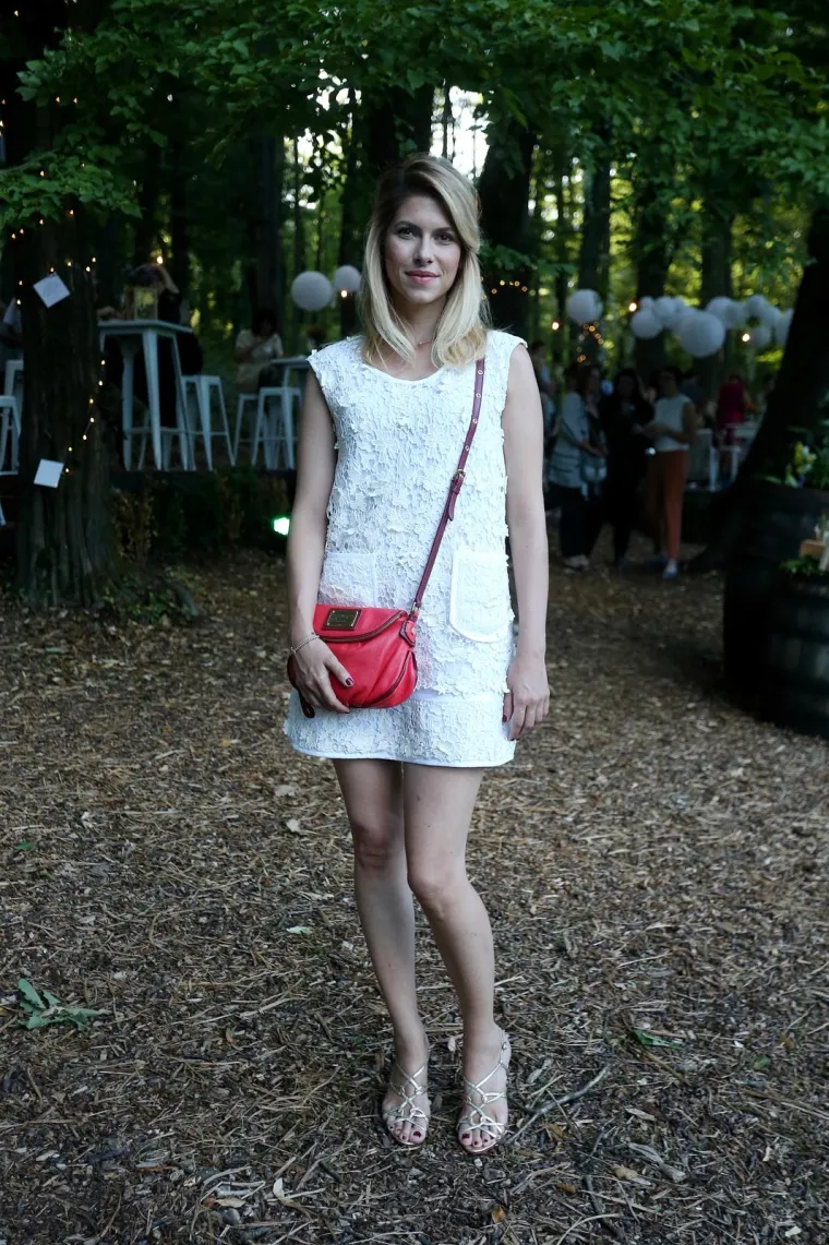 Jedno je vrijeme hodala s poznatim hrvatskim odvjetnikom, Marijanom Hanžekovićem. Godine 2008. udala se za ugostitelja Kristijana Babića s kojim ima kći Lotu. Jelena i Kristijan razveli su se 2011. godine, ali su ostali u prijateljskim odnosima zbog Lote. Kristijan je nakon razvoda dobio jo&scaron; jedno dijete s Majom &Scaron;kufcom.