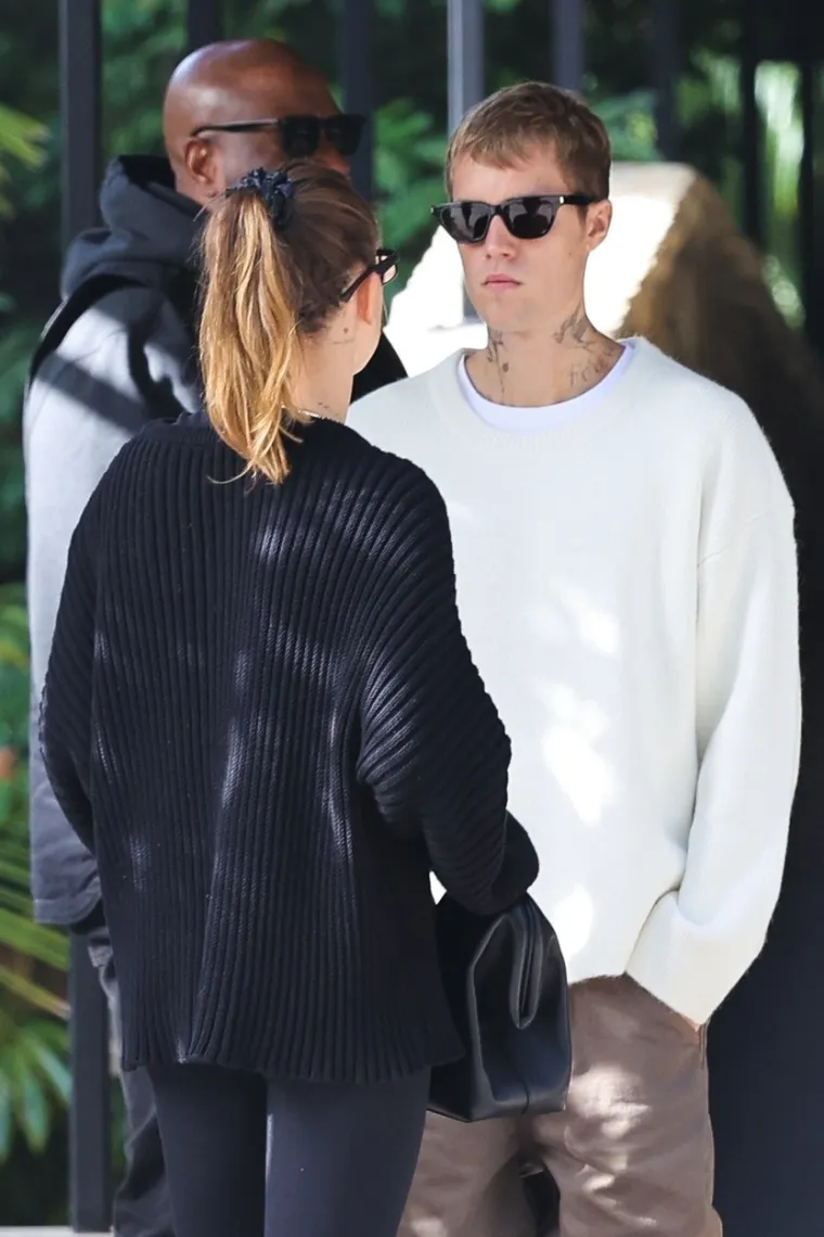 Justin i Hailey su se nakon dva mjeseca veze zaručili, a vjenčali su se na bajkovitoj ceremoniji u rujnu 2019. godine. Hailey je nedavno u podcastu &quot;In Good Faith with Chelsea &amp; Judah Smith&quot; priznala da su ona i Bieber od početka svoje veze imali vrlo teških trenutaka.