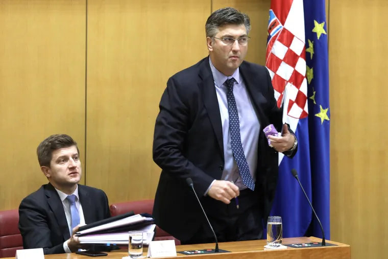 U rujnu 2019. godine javni dug je skočio na 297 milijardi kuna
