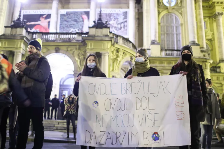 Tristotinjak sudionika Mar&scaron;a okupilo se na Trgu Republike Hrvatske kod Hrvatskog narodnog kazali&scaron;ta te su potom krenuli rutom Frankopanska ulica - Ilica - Trg bana Josipa Jelačića - Pra&scaron;ka ulica - Zrinjevac, gdje je nastavljen program s govornicima