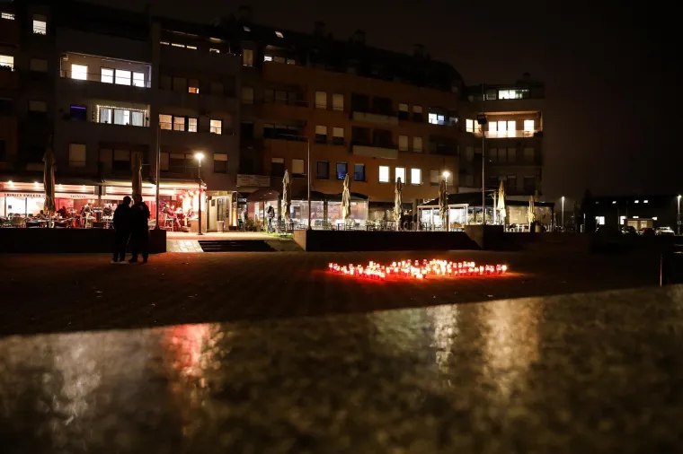 Pogledajte &scaron;to su protivnici mjera i cijepljenja ostavili ministru Božinoviću pod prozorima