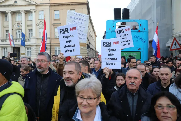 Prosvjed u Zagrebu protiv mjera i COVID potvrda