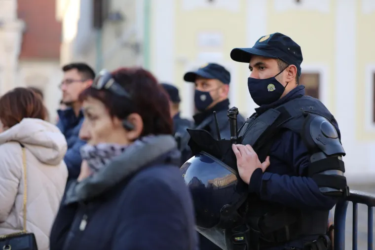 Prosvjed u Zagrebu protiv mjera i COVID potvrda