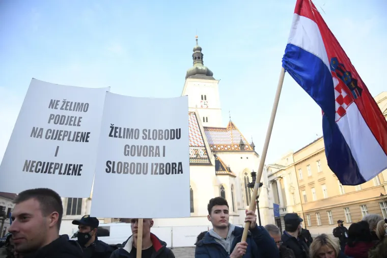 Prosvjed u Zagrebu protiv mjera i COVID potvrda