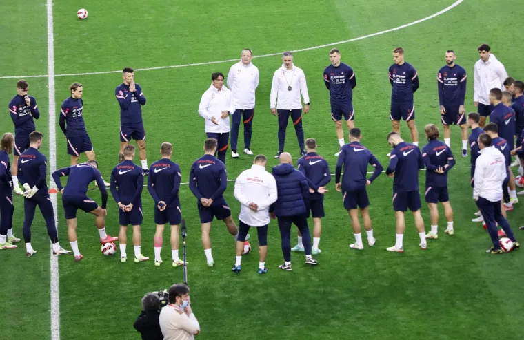 Luka Modrić i dru&scaron;tvo u nogometnom hramu: Primjećujete li ne&scaron;to na reprezentativcima?