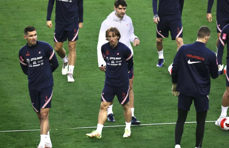 Luka Modrić i dru&scaron;tvo u nogometnom hramu: Primjećujete li ne&scaron;to na reprezentativcima?