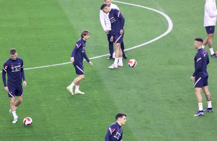 Luka Modrić i dru&scaron;tvo u nogometnom hramu: Primjećujete li ne&scaron;to na reprezentativcima?