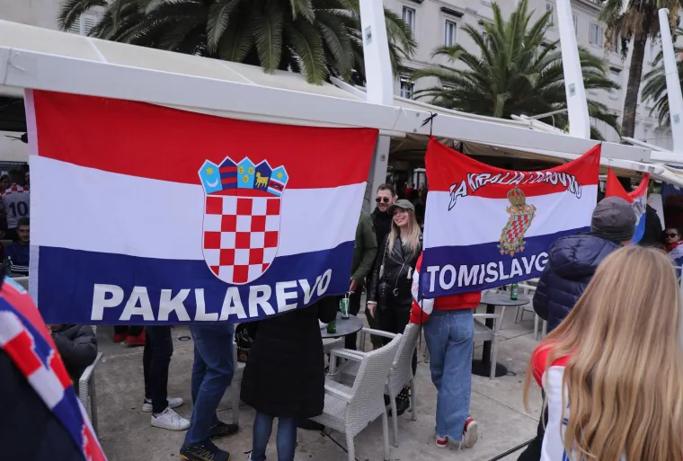 Tisuće navijača okupilo se na Rivi: Vatreno ludilo moglo je početi