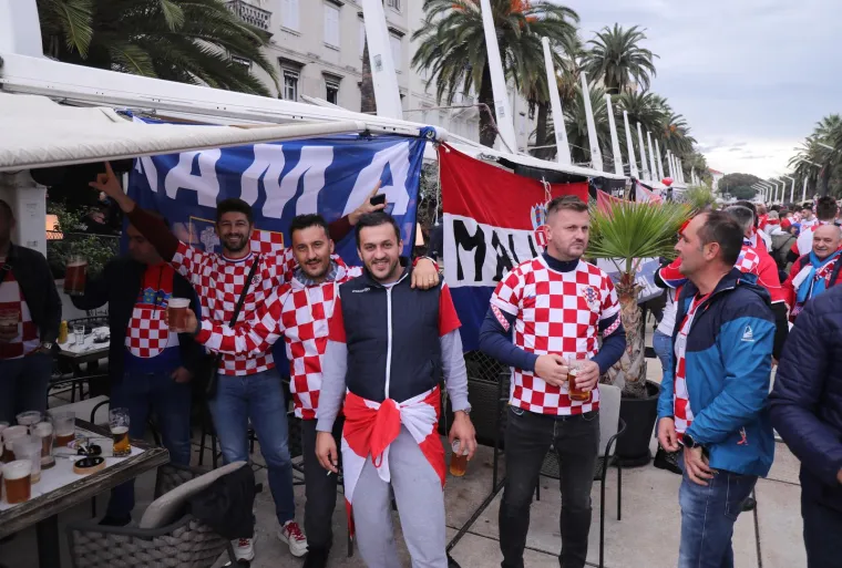 Tisuće navijača okupilo se na Rivi: Vatreno ludilo moglo je početi