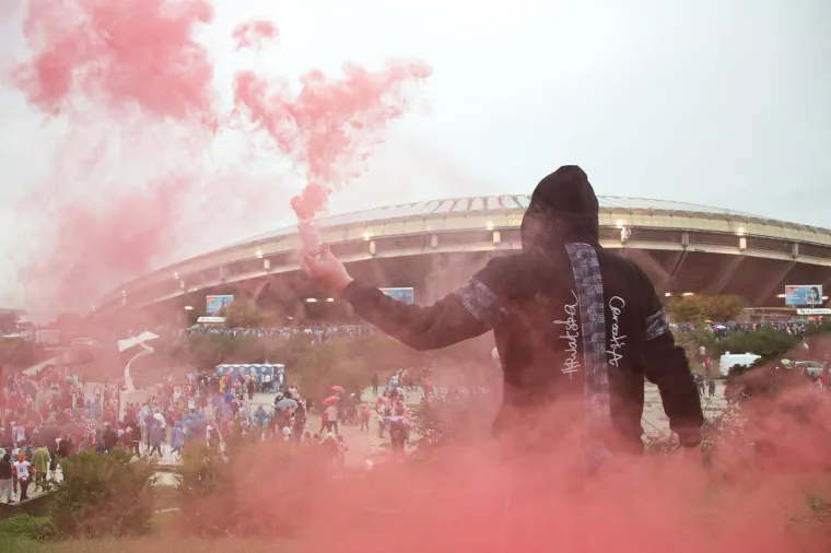 Prije kvalifikacijske utakmice za Svjetsko prvenstvo u Kataru između Hrvatske i Rusije organiziran je najveći hrvatski korteo u povijesti. Deset tisuća navijača sa splitske Rive stiglo je na Poljud gdje će od 15 sati bodriti Hrvatsku nogometnu reprezentaciju.