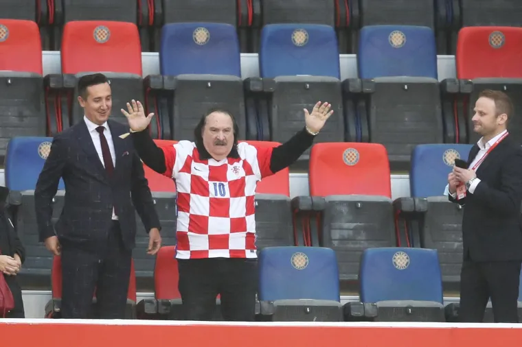 Mišo Kovač došao na tribine i raširio ruke, nastala je ludnica na Poljudu