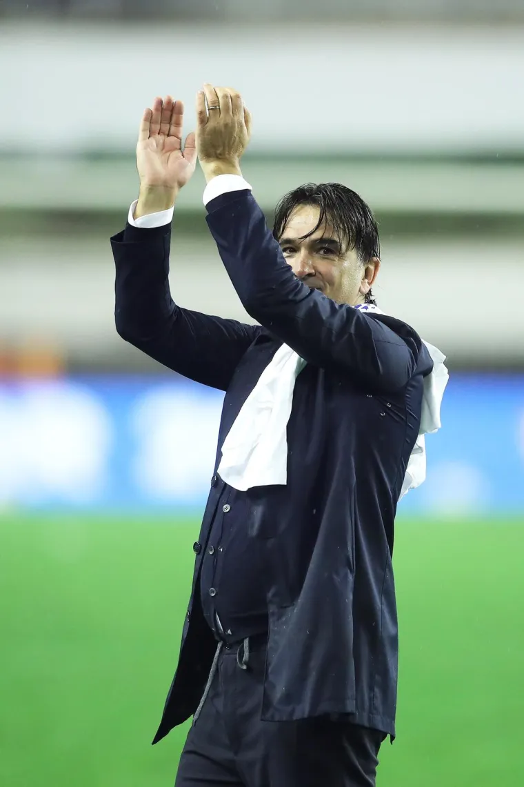 Hrvatska nogometna reprezentacija po šesti će put zaigrati na Svjetskom prvenstvu sljedeće godine u Kataru. U odlučujućoj utakmici za prvo mjesto u skupini H Vatreni su pred više od 30.000 gledatelja u Splitu u nedjelju poslijepodne svladali Rusiju s 1:0. Nakon utakmice izbornik Zlatko Dalić rasplakao se od sreće i nije se mogao suzdržati.