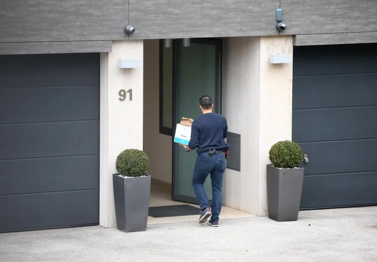 FOTO - Piruška Canjuga privedena na ispitivanje u DORH: Policija opet pročešljala njezin dom u elitnom zagrebačkom naselju