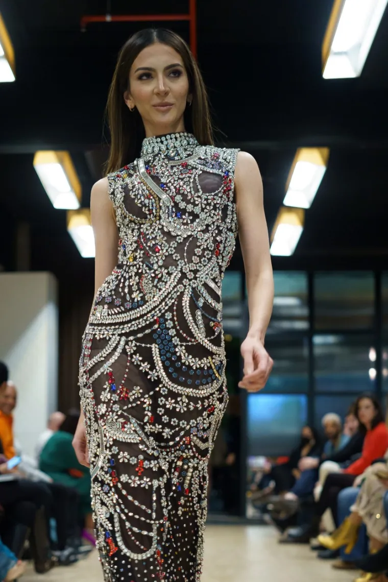 Dizajnerica koju obožava J.Lo odjenula manekenke u riskantne krpice koje vi&scaron;e otkrivaju nego pokrivaju