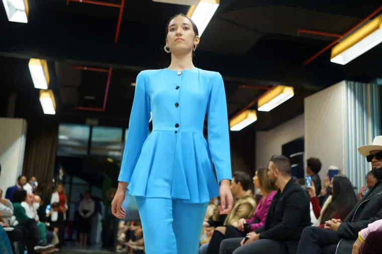 Dizajnerica koju obožava J.Lo odjenula manekenke u riskantne krpice koje vi&scaron;e otkrivaju nego pokrivaju