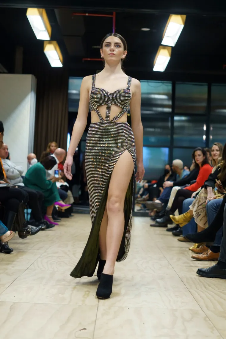 Dizajnerica koju obožava J.Lo odjenula manekenke u riskantne krpice koje vi&scaron;e otkrivaju nego pokrivaju