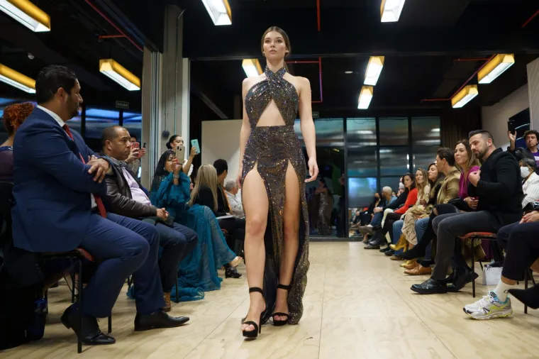 Dizajnerica koju obožava J.Lo odjenula manekenke u riskantne krpice koje vi&scaron;e otkrivaju nego pokrivaju