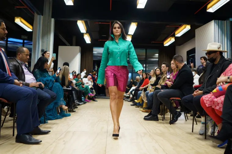 Dizajnerica koju obožava J.Lo odjenula manekenke u riskantne krpice koje vi&scaron;e otkrivaju nego pokrivaju