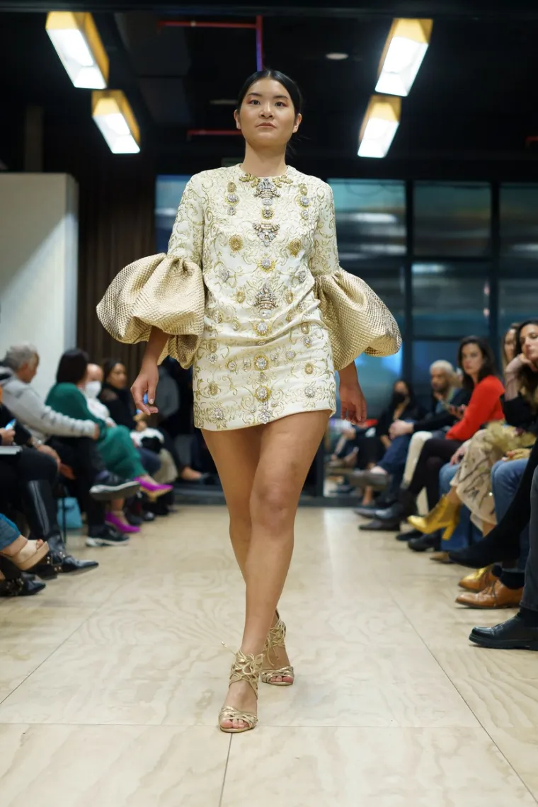 Dizajnerica koju obožava J.Lo odjenula manekenke u riskantne krpice koje vi&scaron;e otkrivaju nego pokrivaju