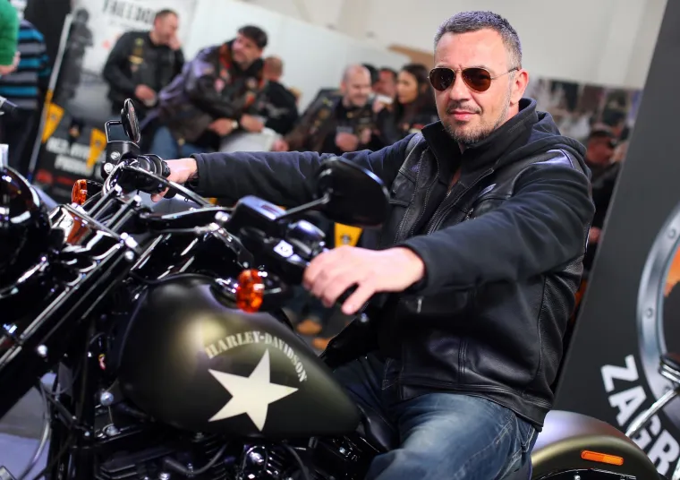 Sandi Cenov zapravo se zove Aleksandar.