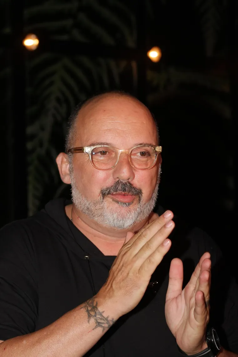 Pravo ime Tonyja Cetinskog je Anthony, a za skraćivanje je scenskog imena i ovdje je zaslužan menadžer Zoran &Scaron;kugor.