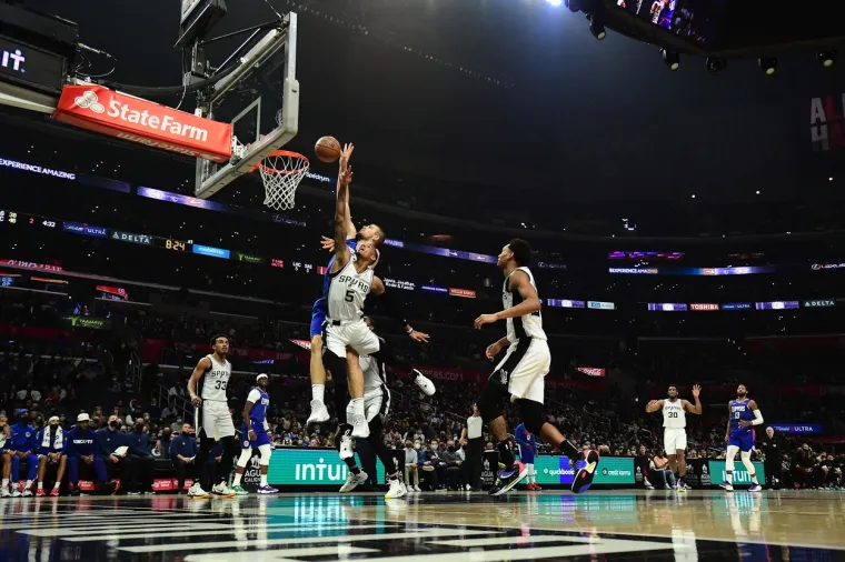 Zubac se poigrao s američkim gorostasima