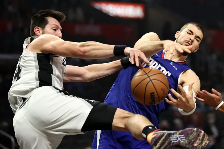 Zubac se poigrao s američkim gorostasima